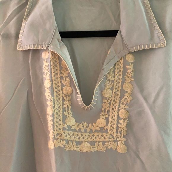 Silk Club Monaco powder blue sleeveless blouse - Picture 2 of 5